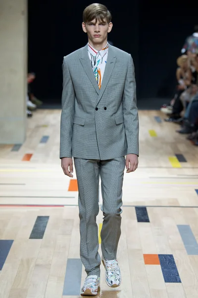 Look 46